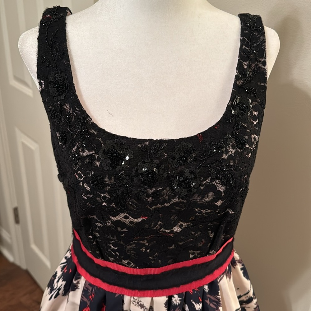 Lace and sequin top dress - Picture 2 of 4